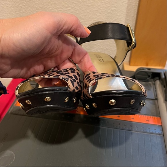 Guess Leopard Women’s Size 7 - Picture 5 of 14